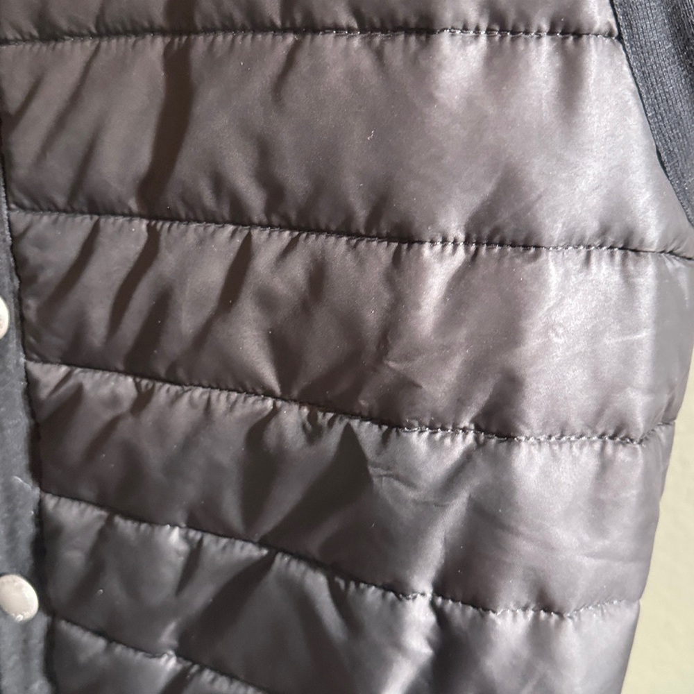 Barbour Men's Dark Quilted Vest - Picture 6 of 6